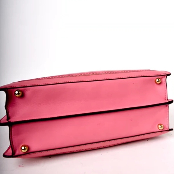 Fendi Pink Shoulder Bag with Intricate Design - Picture 4 of 7